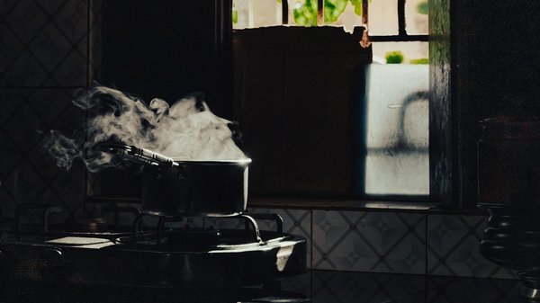 Exploring the advantages of stainless steel over non-stick in uk kitchen products